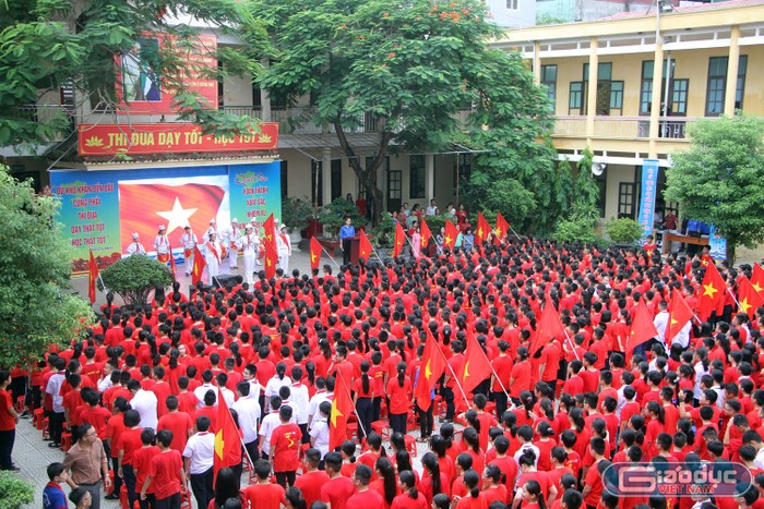 Trường Trung học cơ sở Ngô Quyền tổ chức lễ chào cờ tháng 9 (Ảnh: Lã Tiến)