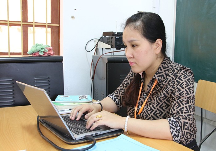 Cô giáo Nguyễn Thị Hương Lan, giáo viên môn Lịch sử, Trường Trung học phổ thông Uông Bí (Ảnh: Nguyễn Dung)