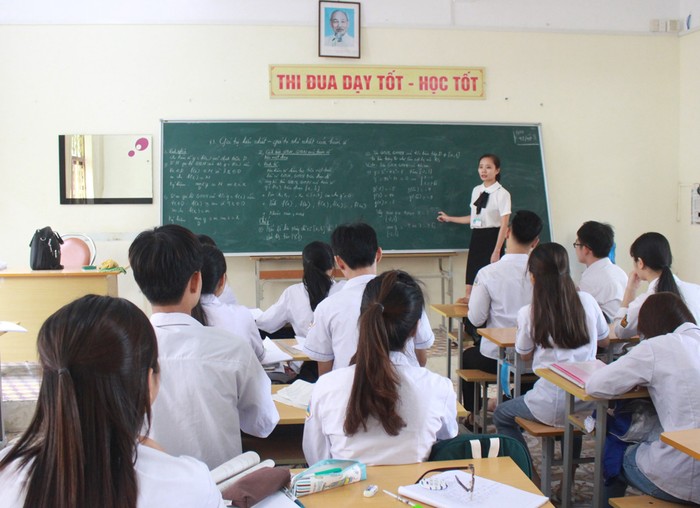 Cô giáo Lê Thị Hải Yến đóng góp nhiều sáng kiến giảng dạy môn toán, giúp các em học sinh dễ tiếp thu kiến thức (Ảnh: Phạm Tuyết)