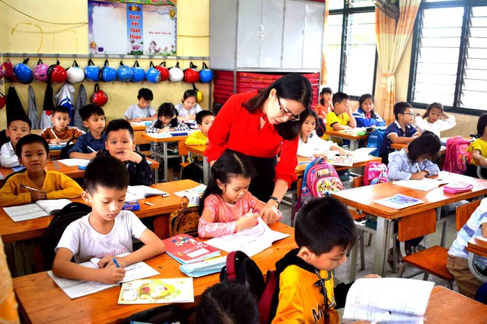 Cô giáo Trương Thị Thúy có nhiều sáng kiến giúp học sinh khắc phục tật nói ngọng. (Ảnh: CTV)