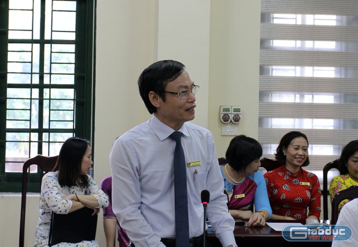 Tiến sĩ Dương Đức Hùng, Bí thư Đảng ủy, Chủ tịch Hội đồng Trường Đại học Hải Phòng phát biểu tại hội thảo (Ảnh: Lã Tiến)