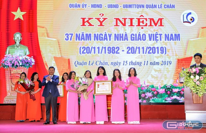 Trường Tiểu học Võ Thị Sáu (quận Lê Chân, Hải Phòng) đón nhận Huân chương Lao động hạng Ba (Ảnh: Nhà trường cung cấp)