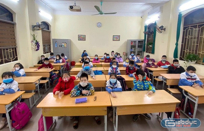 Học sinh Trường tiểu học Nguyễn Công Trứ (quận Lê Chân) đến trường đông đủ (Ảnh: LT)