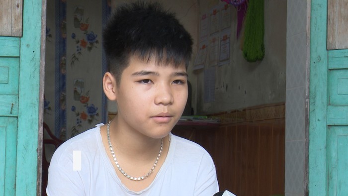 Mặc dù hoàn cảnh gia đình khó khăn, ba mẹ bị bệnh nặng nhưng em Đinh Đức Việt luôn cố gắng vươn lên trong học tập (Ảnh: CTV)