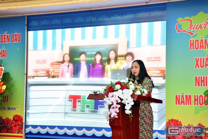 Cô giáo Nguyễn Thị Thu Hương, Hiệu trưởng Trường Trung học cơ sở Ngô Quyền (quận Lê Chân, Hải Phòng) phát biểu tại ngày hội tư vấn hướng nghiệp cho học sinh lớp 9 (Ảnh: LT)