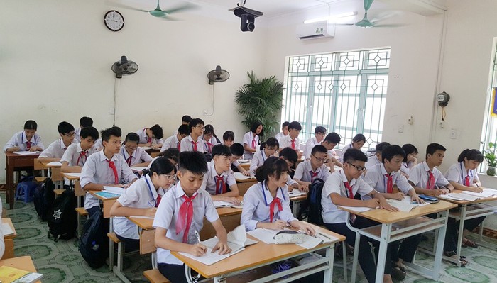 Học sinh lớp 9 Trường Trung học cơ sở Nguyễn Văn Thuộc (thành phố Hạ Long) tích cực ôn tập chuẩn bị thi vào lớp 10 (Ảnh: CTV)