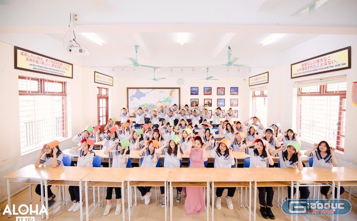 Cô giáo Bùi Thị Thủy (giáo viên Chủ nhiệm lớp 9D4 Trường Trung học cơ sở Chu Văn An, Hải Phòng) chia sẻ những kinh nghiệm làm bài thi Ngữ Văn đạt điểm cao (Ảnh: Nhân vật cung cấp)