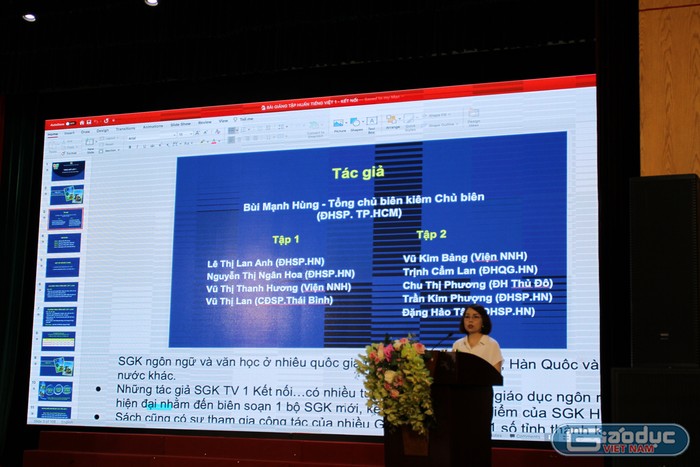 Cán bộ, giáo viên được chuyên gia của Nhà Xuất bản Giáo dục Việt Nam hướng dẫn sử dụng bộ sách giáo khoa &quot;Kết nối tri thức với cuộc sống&quot; (Ảnh: Lã Tiến)