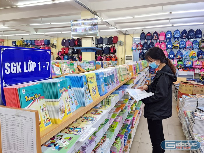 Tình trạng khan hiếm sách giáo khoa lớp 6 đang diễn ra phổ biến tại nhiều nhà sách lớn ở Hải Phòng (Ảnh: Lã Tiến)