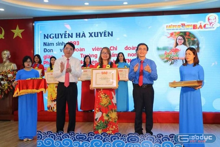 Cô giáo Nguyễn Hà Xuyên được Ủy ban nhân dân thành phố Hải Phòng biểu dương, khen thưởng (Ảnh: Nhân vật cung cấp)