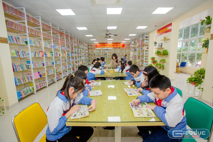 Thư viện miễn phí của quận Lê Chân ngay sát Trường Tiểu học Nguyễn Văn Tố tạo điều kiện thuận lợi phát triển văn hóa đọc cho học sinh nhà trường (Ảnh: Lã Tiến)