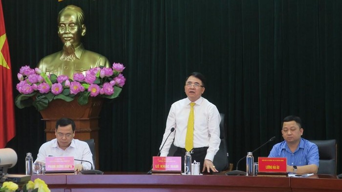 Ông Lê Khắc Nam, Phó chủ tịch Uỷ ban nhân dân thành phố Hải Phòng phát thông tin Lễ hội Hoa Phượng Đỏ. (Ảnh: CTTĐT)