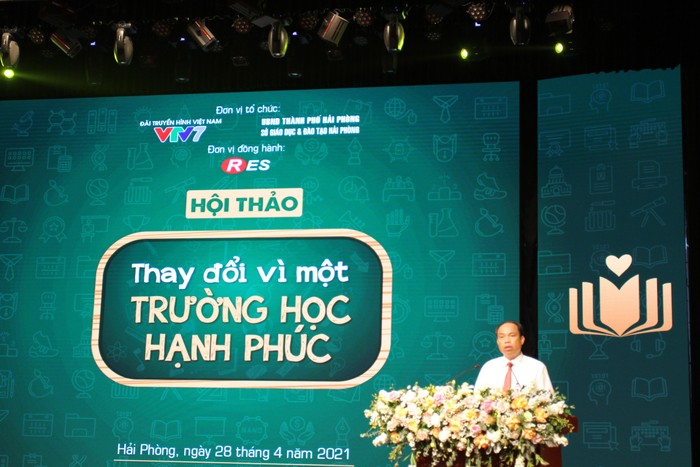 Ông Lê Quốc Tiến, Giám đốc Sở Giáo dục và Đào tạo Hải Phòng phát biểu tại hội thảo (Ảnh: Lã Tiến)