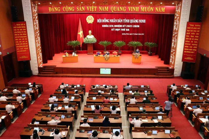 Quang cảnh kỳ họp thứ 3 Hội đồng nhân dân tỉnh Quảng Ninh khoá XIV, nhiệm kỳ 2021-2026. (Ảnh: CTV)