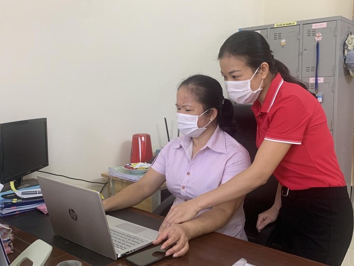 Cô giáo Đinh Thị Gái (bên phải) là một trong những giáo viên tiêu biểu của huyện Tiên Yên (Ảnh: CTV)
