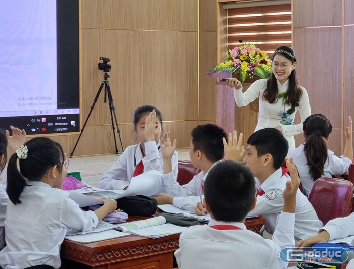 Học sinh hào hứng trong tiết học của cô giáo Thủy (Ảnh: Phương Linh)