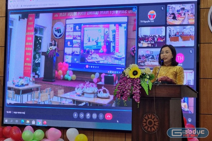 Bà Nguyễn Thị Vân Anh - Trưởng Phòng Giáo dục và Đào tạo quận Hồng Bàng phát biểu tại chuyên đề (Ảnh: Phương Linh)