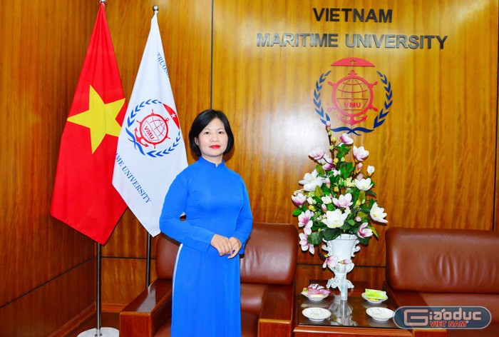 Giảng viên Nguyễn Kim Anh đã hai lần được vinh danh “Giáo viên Tin học văn phòng xuất sắc nhất” năm 2020 và năm 2021 (Ảnh: NVCC)