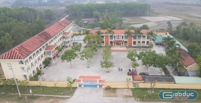 Trường Trung học cơ sở Hải Hoà (thành phố Móng Cái, Quảng Ninh) được đầu tư trọng điểm về cơ sở vật chất và đội ngũ cán bộ, giáo viên (Ảnh: PL)