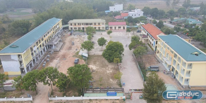 Trường Tiểu học Hải Hoà được đầu tư xây dựng thêm 2 dãy nhà với 30 phòng học, phòng chức năng (Ảnh: PL)