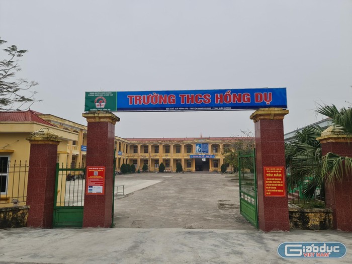 Trường Trung học cơ sở Hồng Dụ hiện đang thừa 2 giáo viên phải điều động sang trường khác (Ảnh: Lã Tiến)