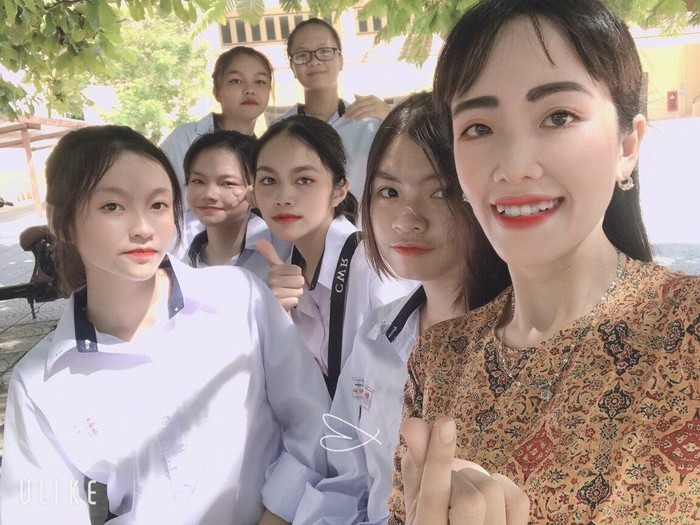 Cô giáo Thuận luôn lan toả yêu thương tới các học trò (Ảnh: CTV)
