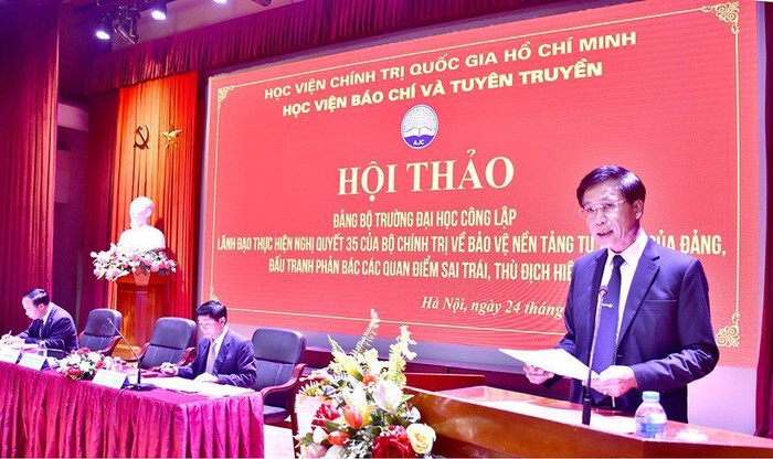 PGS.TS Hoàng Phúc Lâm, Phó Bí thư Đảng ủy, Phó Giám đốc Học viện Chính trị Quốc gia Hồ Chí Minh phát biểu tại hội thảo (Ảnh: CTV)