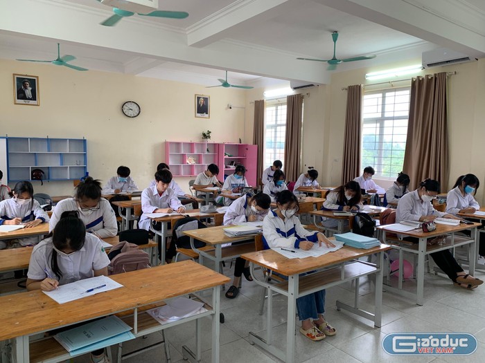 Thành phố Móng Cái có 1.001 học sinh tham dự Kỳ thi tuyển sinh vào lớp 10 Trung học phổ thông năm học 2022 - 2023 (Ảnh: Phạm Linh)