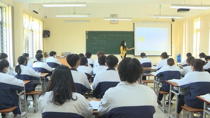Học sinh Trung tâm Giáo dục nghề nghiệp và giáo dục thường xuyên thị xã Quảng Yên tích cực ôn tập (Ảnh: CTV)