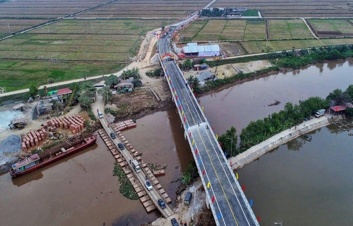 Cầu sông Hóa đưa vào sử dụng rút ngắn khoảng cách giữa huyện Vĩnh Bảo (Hải Phòng) và huyện Thái Thụy (Thái Bình) hơn 30km (Ảnh: CTV)