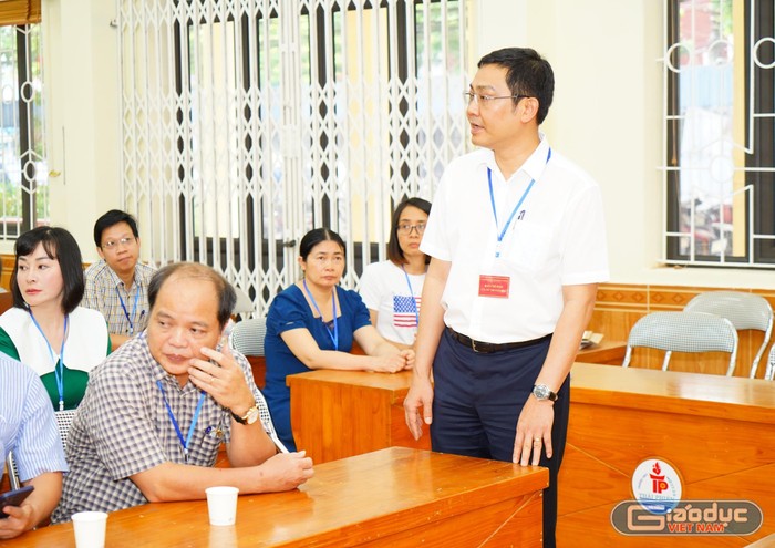 Ông Bùi Văn Kiệm – Giám đốc Sở Giáo dục và Đào tạo Hải Phòng báo cáo nhanh về kỳ thi (Ảnh: Lã Tiến)