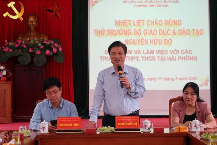 Thứ trưởng Nguyễn Hữu Độ làm việc tại một số trường trung học cơ sở, trung học phổ thông trên địa bàn thành phố Hải Phòng. (Ảnh: CTV)
