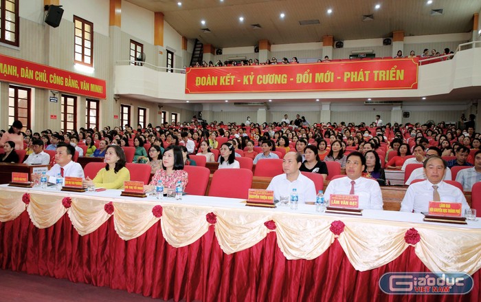 Các đại biểu dự hội nghị tổng kết năm học của quận Lê Chân (Ảnh: Biên Cương)