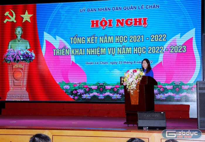 Bà Nguyễn Thị Lệ Thuỷ - Trưởng phòng Giáo dục và Đào tạo quận Lê Chân phát biểu tại hội nghị (Ảnh: Biên Cương)