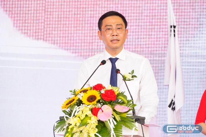 Ông Bùi Văn Kiệm - Giám đốc Sở Giáo dục và Đào tạo Hải Phòng phát biểu khai mạc hội nghị (Ảnh: LT)
