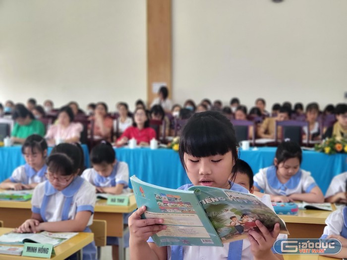 Học sinh thích thú với môn tiếng Việt theo chương trình mới (Ảnh: Lã Tiến)