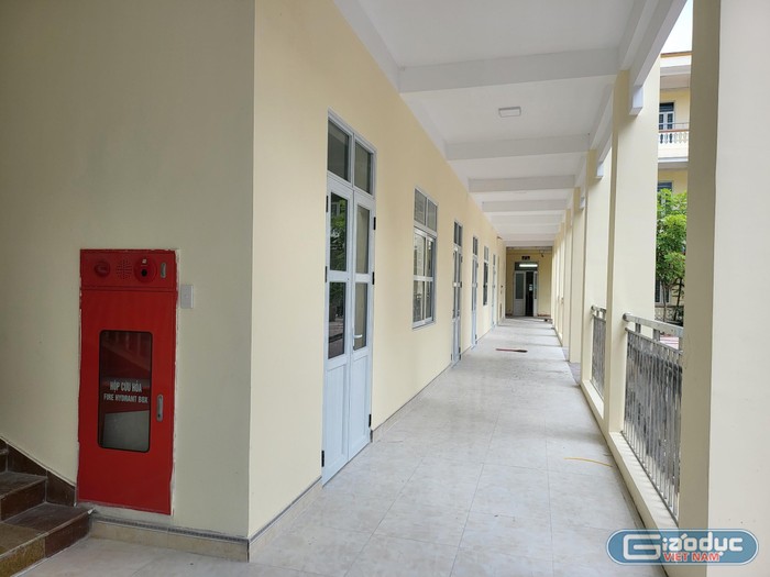 Trường Trung học cơ sở Ngô Gia Tự được xây mới dãy nhà 3 tầng với tổng kinh phí gần 15 tỷ đồng (Ảnh: Lã Tiến)