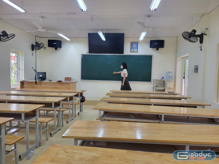 Các lớp học tại Trường Trung học cơ sở Trần Văn Ơn được đầu tư nhiều trang thiết bị mới, đồng bộ (Ảnh: Lã Tiến)