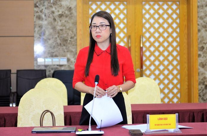 Bà Châu Hoài Thu - Phó giám đốc Sở Giáo dục và Đào tạo Quảng Ninh thông tin cho báo chí về việc thanh tra tại Trường Trung học phổ thông Lương Thế Vinh (Ảnh: CTV)