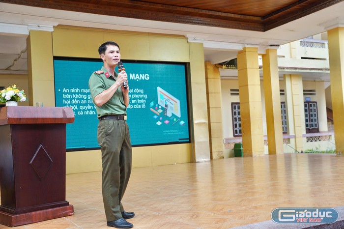 Ông Trần Minh Đức- Đội trưởng Đội An ninh nhân dân (Công an quận Kiến An) đã giới thiệu sơ bộ về Luật An ninh mạng