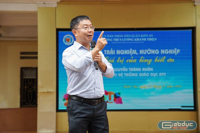 Thầy Nguyễn Thành Nhân - Cố vấn cấp cao của hệ thống giáo dục ATY chia sẻ về giá trị của lòng biết ơn (Ảnh: LT)