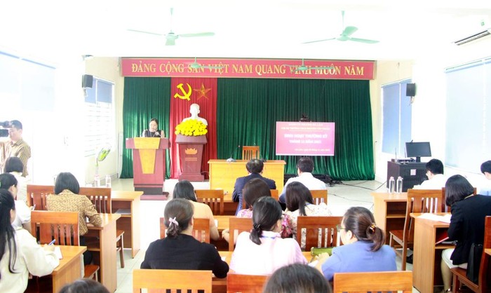Chi bộ Trường Trung học cơ sở Nguyễn Văn Thuộc sinh hoạt chi bộ thường kỳ tháng 11/2022 (Ảnh: TC)