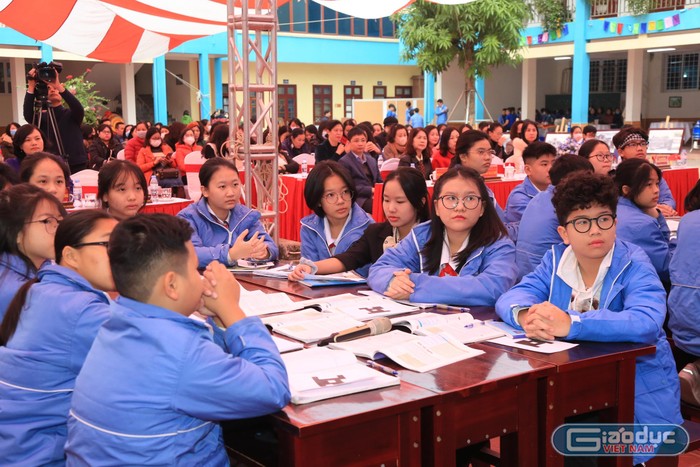 Các thầy giáo của Trường Trung học cơ sở Trần Phú đã thể hiện thành công chuyên đề, qua đó góp phần nâng cao chất lượng dạy và học tại nhà trường (Ảnh: LMT)