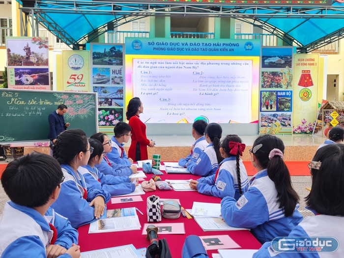 Học sinh lớp 7 Trường Trung học cơ sở Đồng Hoà (quận Kiến An, Hải Phòng) học môn Ngữ văn theo chương trình giáo dục phổ thông mới. (Ảnh: Lã Tiến)