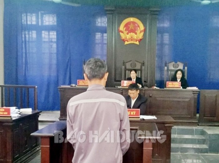 Phiên tòa xét xử bị cáo Nguyễn Văn Hồng (Ảnh: Báo Hải Dương)