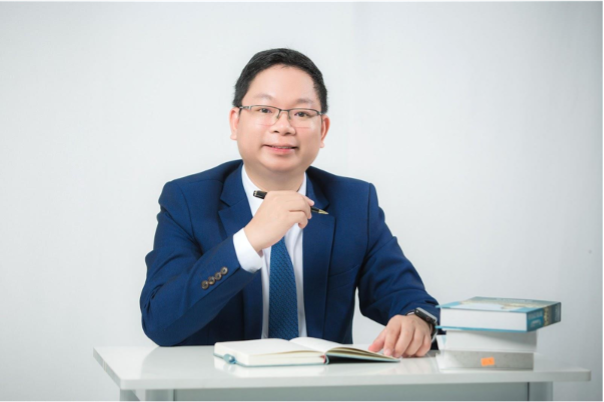 Bác sĩ Trần Bảo Khánh đạt được nhiều thành tựu trong ngành phẫu thuật thẩm mỹ (Ảnh: NVCC)
