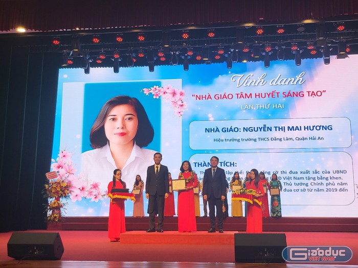 Cô giáo Nguyễn Thị Mai Hương đã 2 lần được vinh danh &quot;Nhà giáo tâm huyết, sáng tạo&quot; (Ảnh: Diệu Anh)