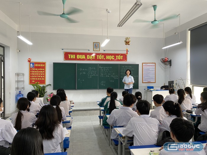 Học sinh Trường Trung học cơ sở Việt Hoà gấp rút ôn tập cho kỳ thi vào lớp 10 (Ảnh: LT)