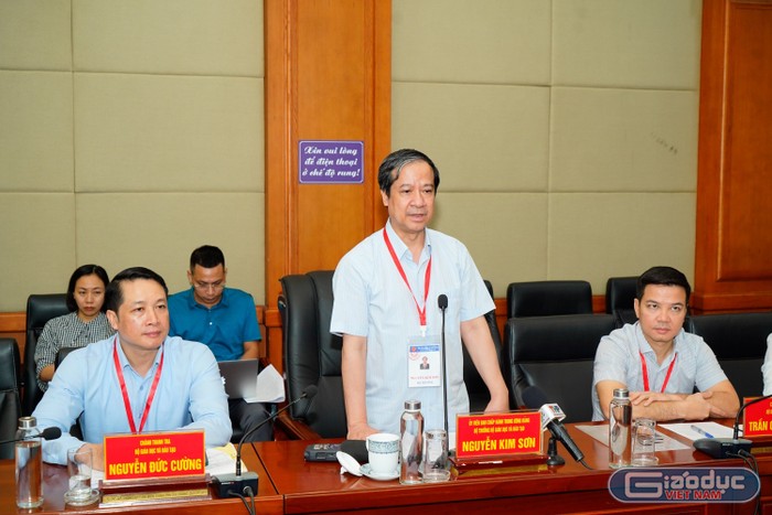 Bộ trưởng Nguyễn Kim Sơn đề nghị Hải Phòng tiếp tục làm tốt các khâu để bảo đảm kỳ thi diễn ra an toàn, nghiêm túc, đúng quy chế.