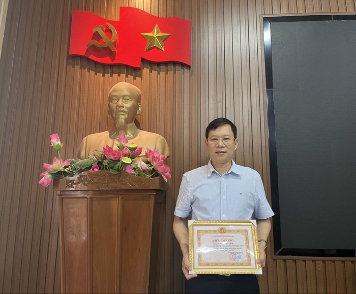 Thầy giáo Đào Thế Anh là một trong những tấm gương tiêu biểu của huyện Kiến Thuỵ trong học tập và làm theo tư tưởng, đạo đức, phong cách Hồ Chí Minh (Ảnh: NVCC)